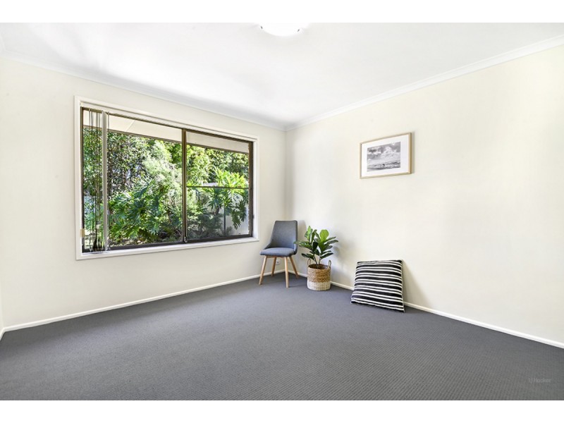 24 Burrinjuck Drive, Coombabah QLD 4216