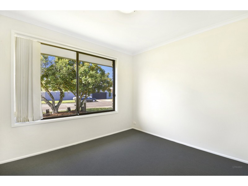 24 Burrinjuck Drive, Coombabah QLD 4216