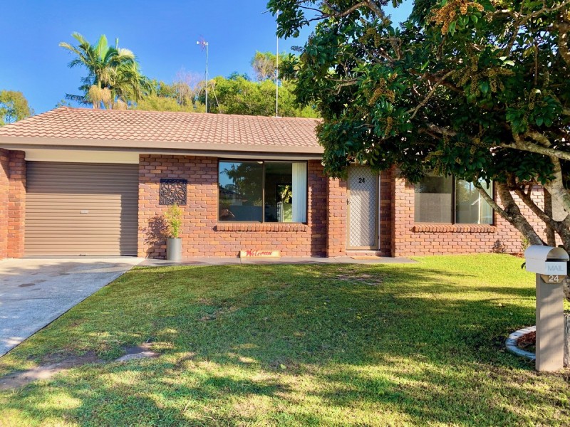 24 Burrinjuck Drive, Coombabah QLD 4216