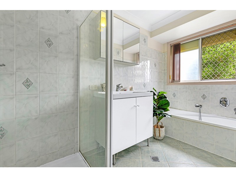 1/19 Riccarton Place, Labrador QLD 4215