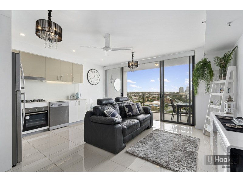 1109/17 Bath Street, Labrador QLD 4215