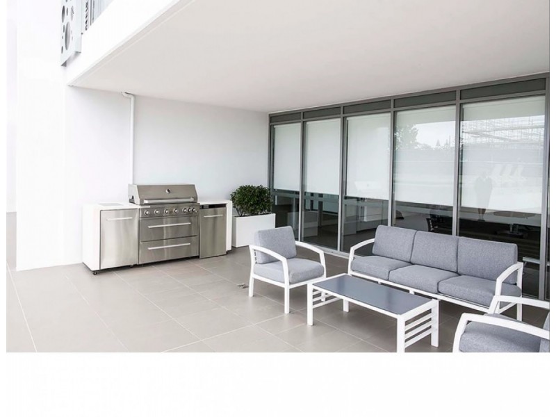 1109/17 Bath Street, Labrador QLD 4215
