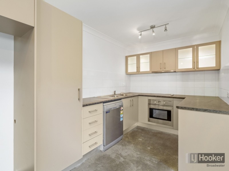 2/130 Kumbari Avenue, Labrador QLD 4215