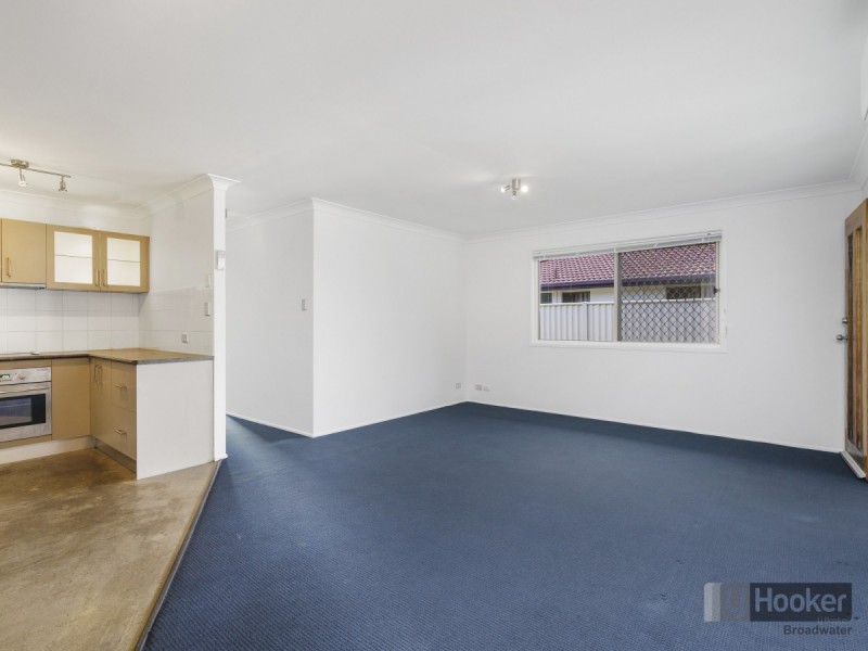 2/130 Kumbari Avenue, Labrador QLD 4215