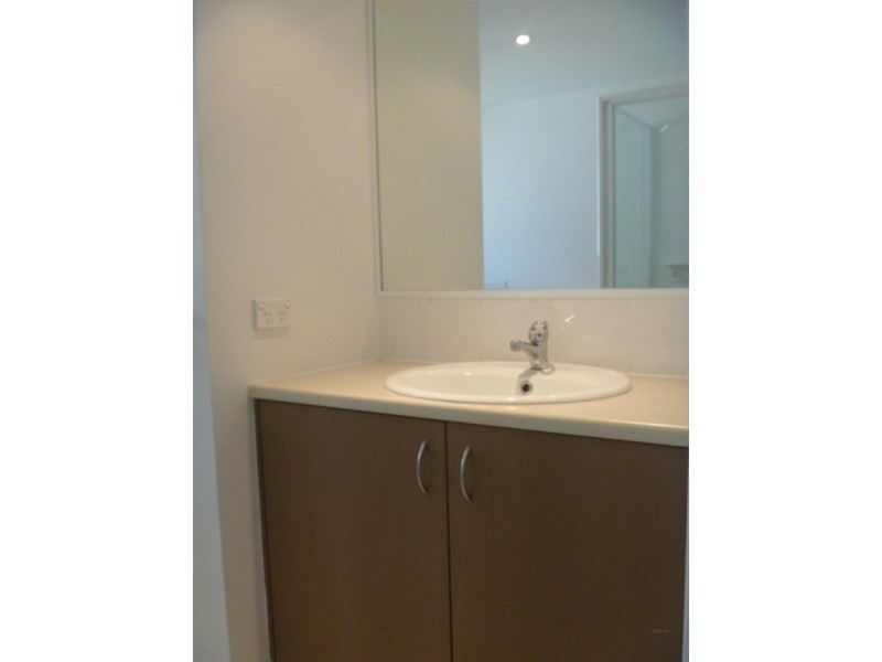 4/131 Muir Street, Labrador QLD 4215