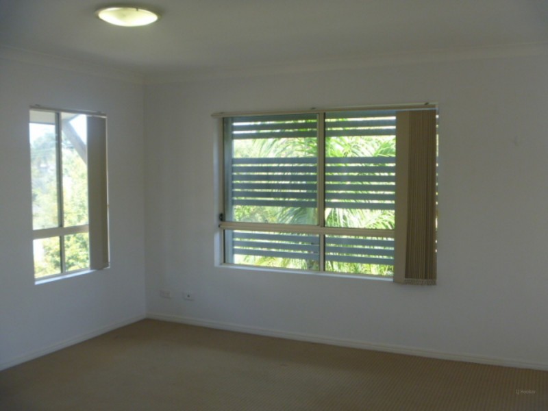 4/131 Muir Street, Labrador QLD 4215