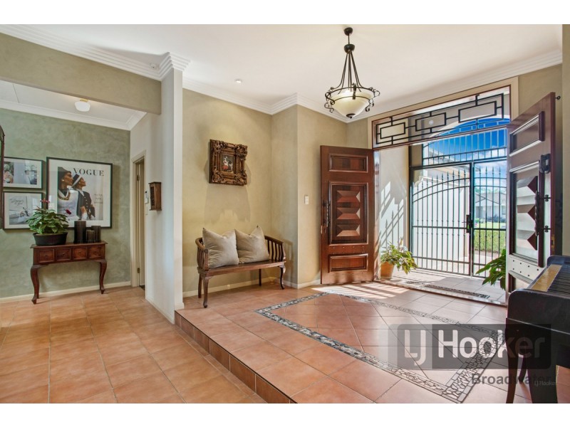 13 Glenwater Crescent, Monterey Keys QLD 4212