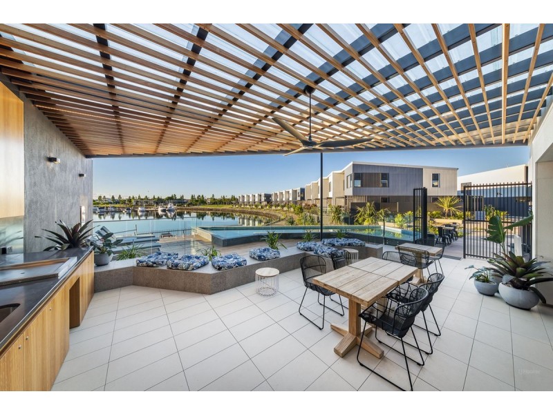 16 Sorrento Street, Hope Island QLD 4212