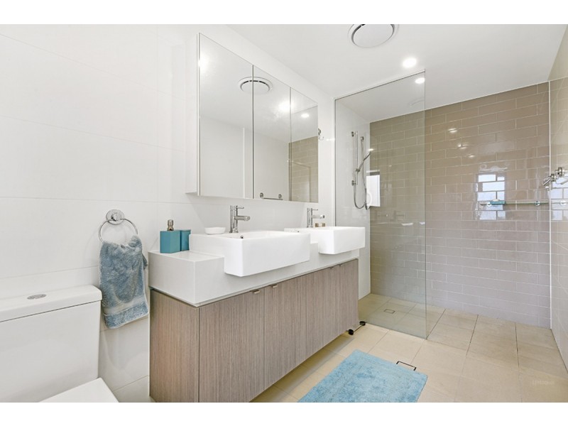 16 Sorrento Street, Hope Island QLD 4212