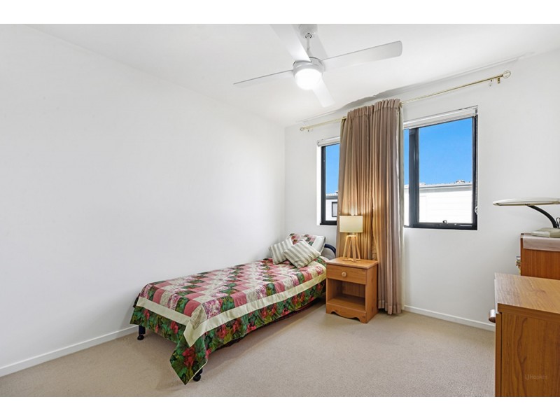 16 Sorrento Street, Hope Island QLD 4212