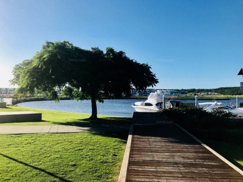 16 Sorrento Street, Hope Island QLD 4212