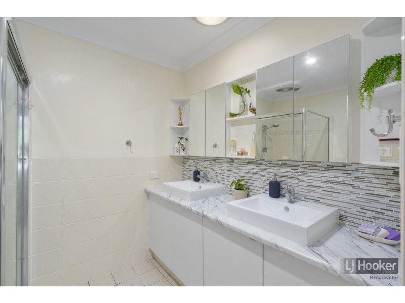 71 Tee Trees Boulevard, Arundel QLD 4214