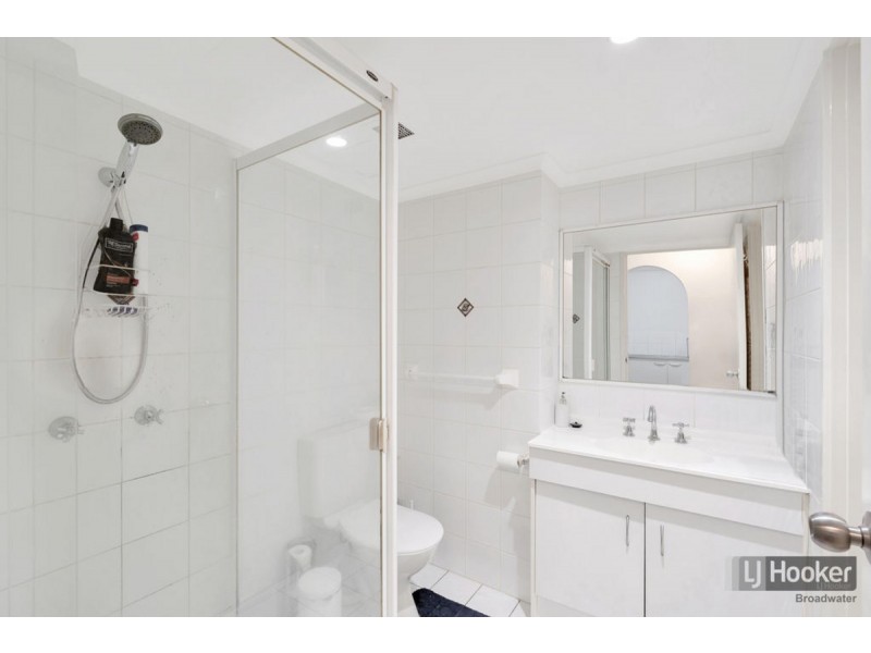 2/27 Whiting Street, Labrador QLD 4215