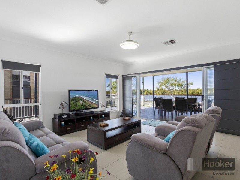 42 Boykambil Esplanade, Hope Island QLD 4212