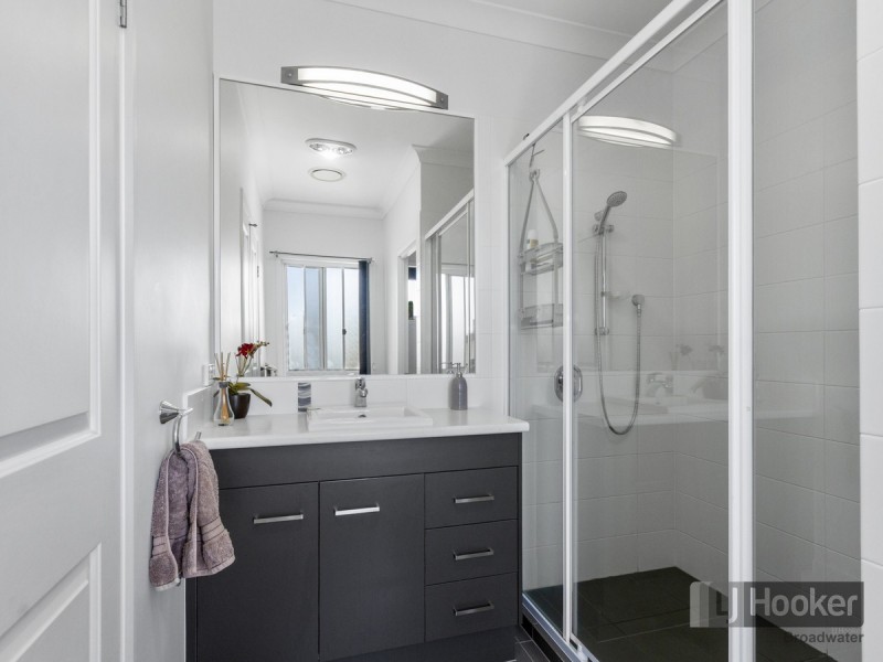 42 Boykambil Esplanade, Hope Island QLD 4212