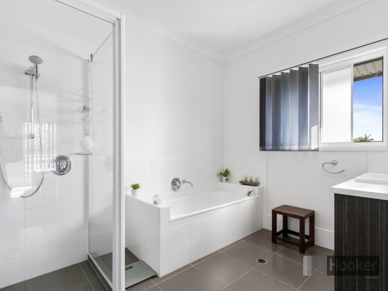 42 Boykambil Esplanade, Hope Island QLD 4212