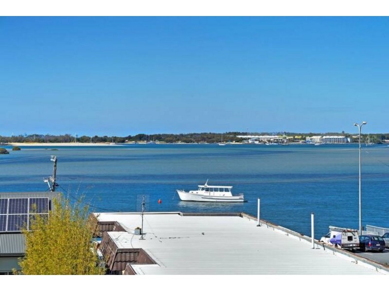 15/111 Frank Street, Labrador QLD 4215