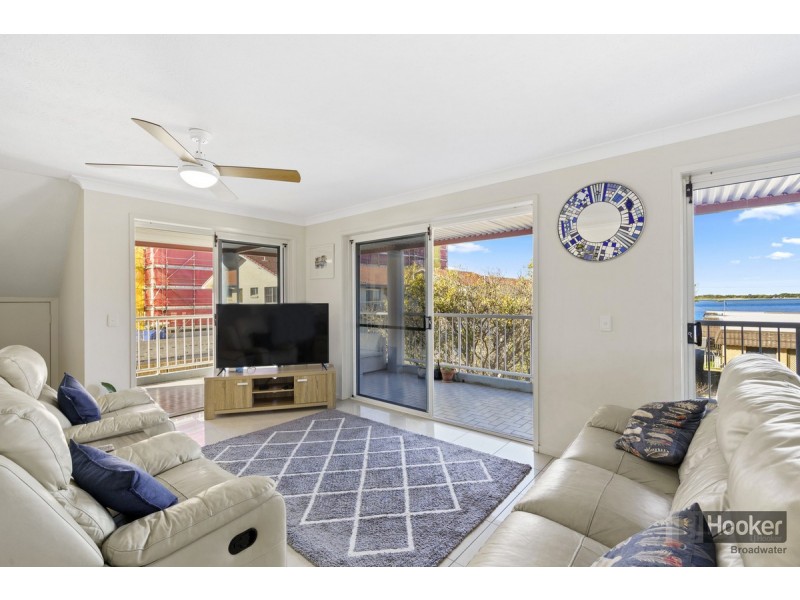 15/111 Frank Street, Labrador QLD 4215