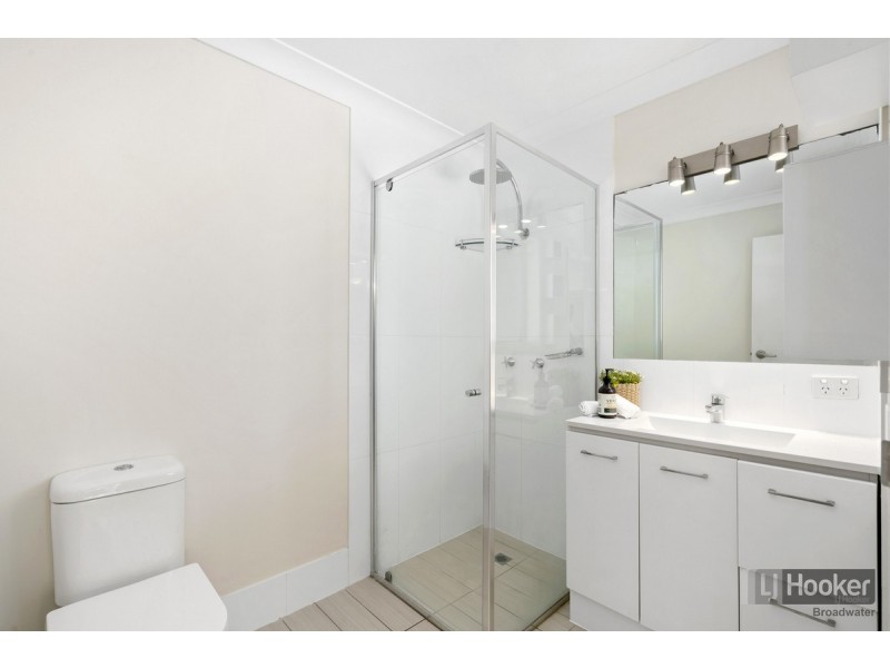 15/111 Frank Street, Labrador QLD 4215