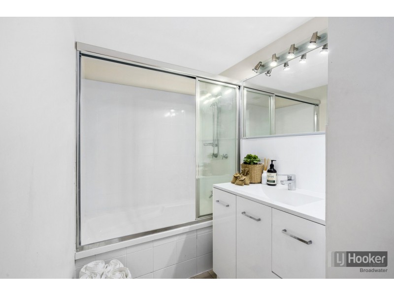 15/111 Frank Street, Labrador QLD 4215