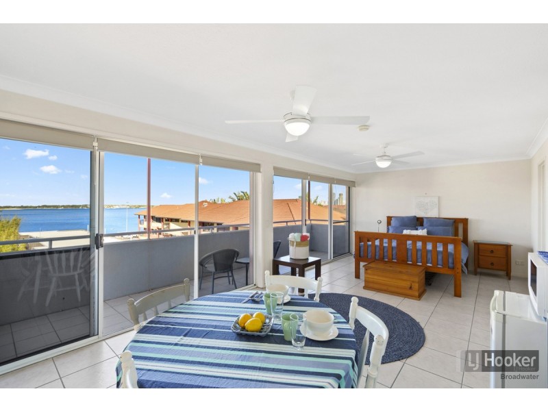 15/111 Frank Street, Labrador QLD 4215