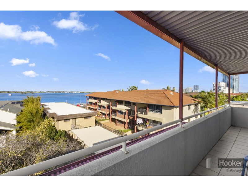 15/111 Frank Street, Labrador QLD 4215