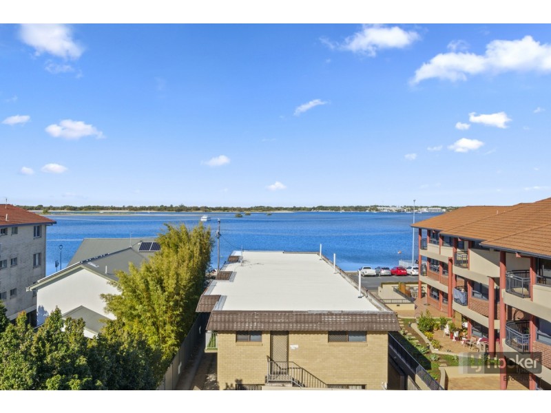 15/111 Frank Street, Labrador QLD 4215