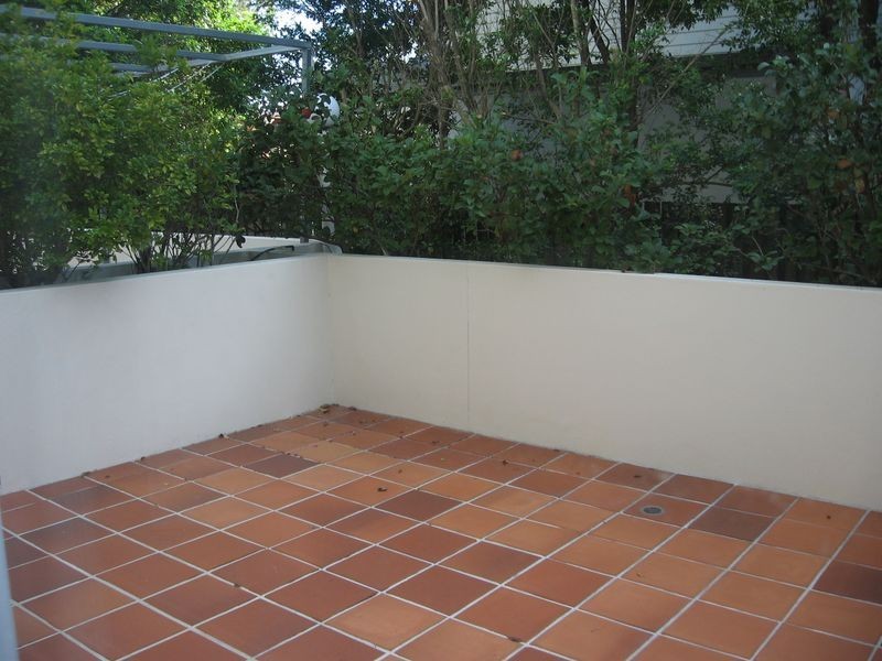 2/7 Whiting Street, Labrador QLD 4215