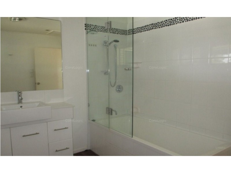 40 Boykambil Esplanade, Hope Island QLD 4212