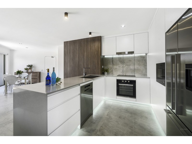 30/2320-2330 Gold Coast Highway, Mermaid Beach QLD 4218