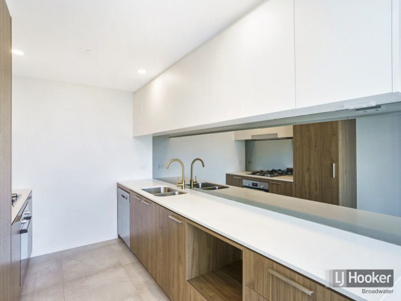 1103/372-374 Marine Parade, Labrador QLD 4215