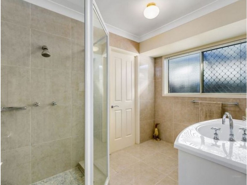 18 Spikes Court, Arundel QLD 4214