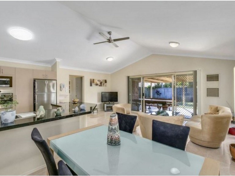 18 Spikes Court, Arundel QLD 4214