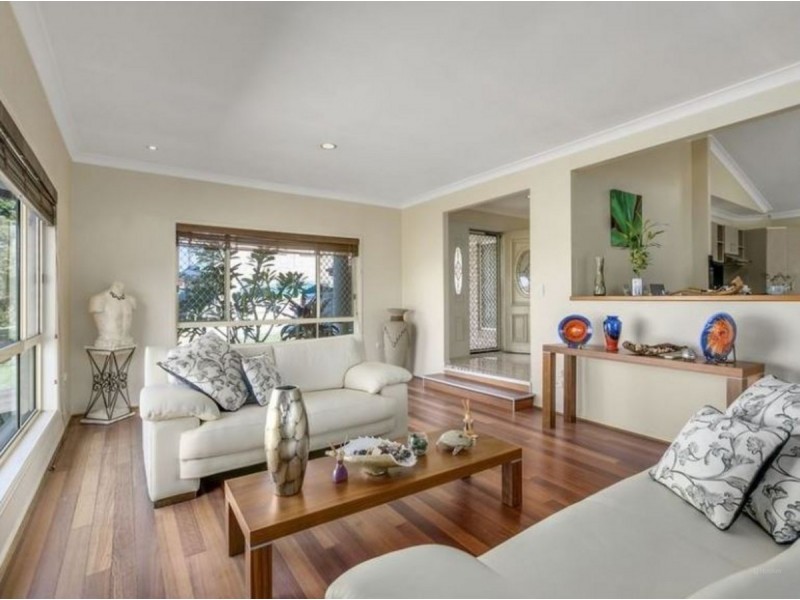 18 Spikes Court, Arundel QLD 4214