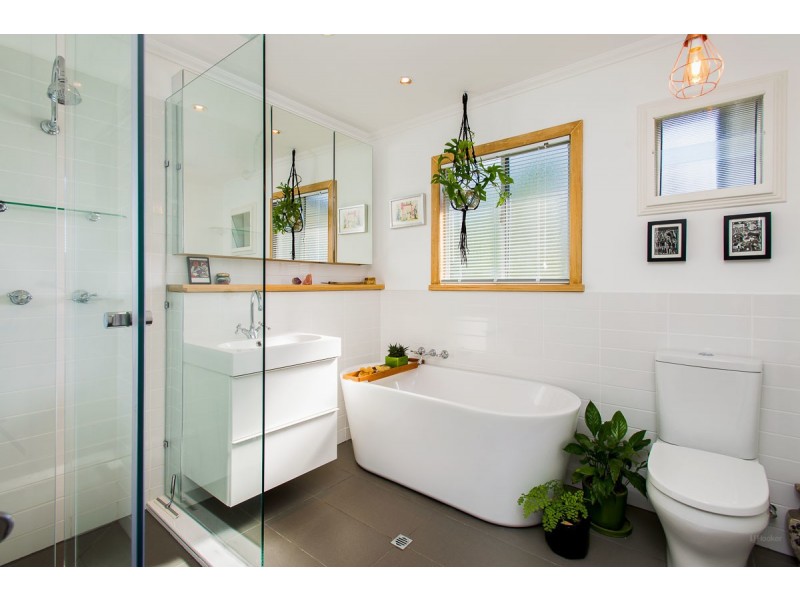 35 Deakin Avenue, Southport QLD 4215