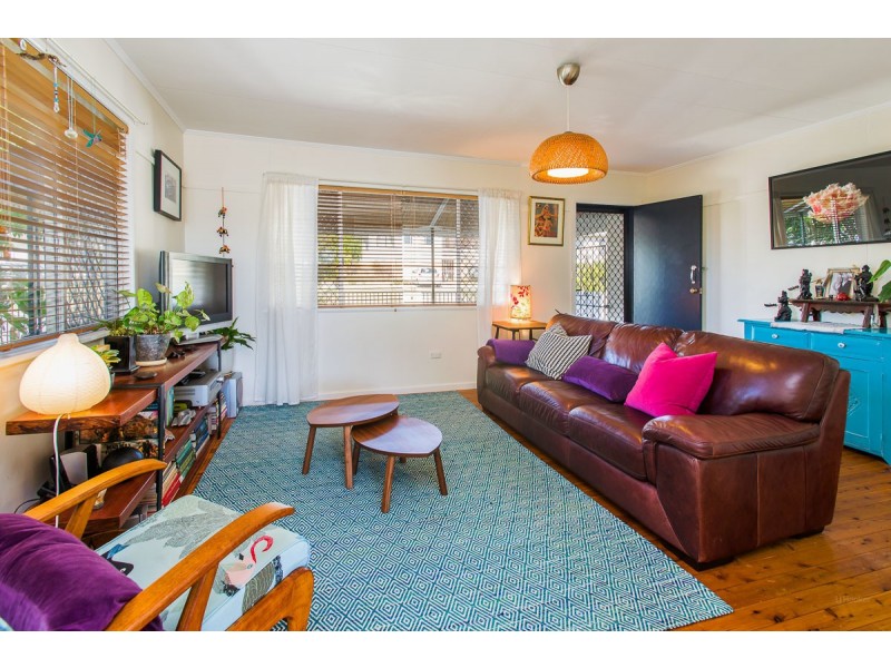 35 Deakin Avenue, Southport QLD 4215