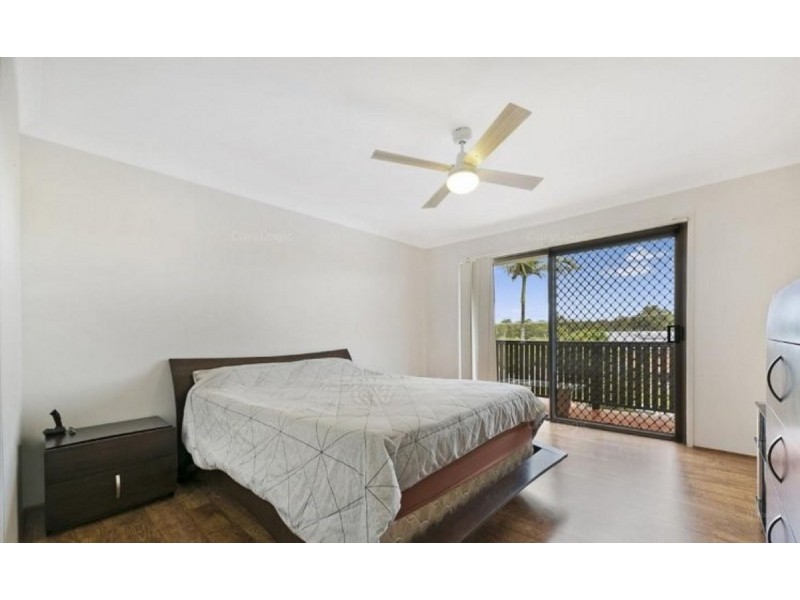 1/221 Government Road, Labrador QLD 4215