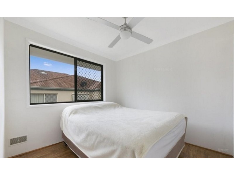 1/221 Government Road, Labrador QLD 4215