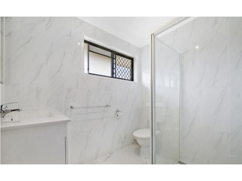 1/221 Government Road, Labrador QLD 4215