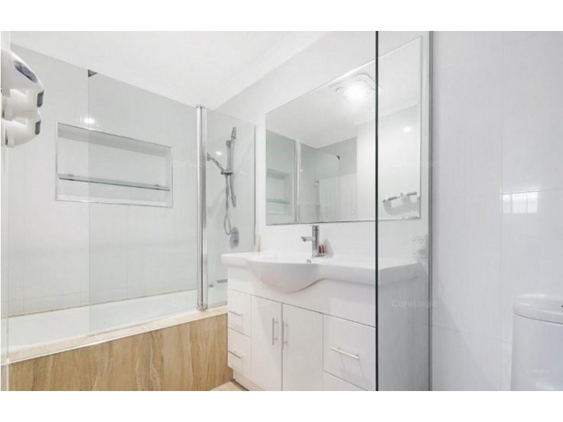 1/221 Government Road, Labrador QLD 4215