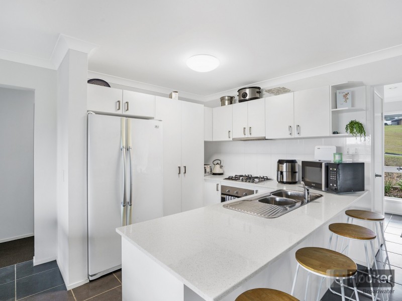 33 Flame Trees Crescent, Maudsland QLD 4210