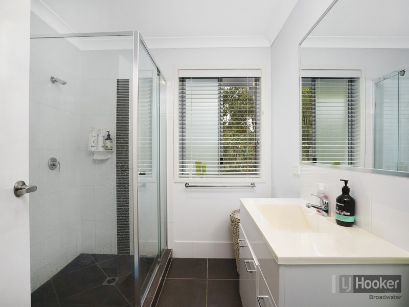 33 Flame Trees Crescent, Maudsland QLD 4210