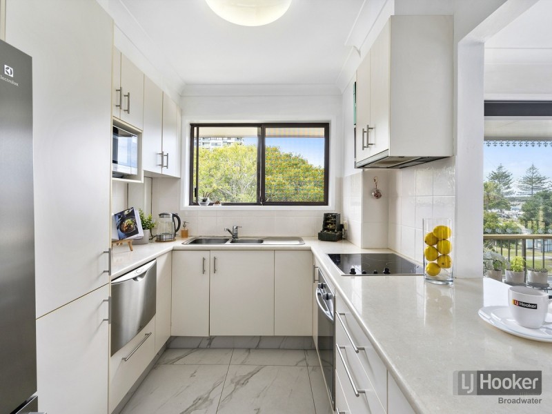 8/6 Broad Street, Labrador QLD 4215