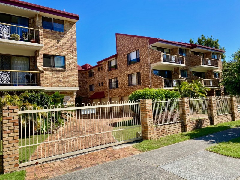 8/6 Broad Street, Labrador QLD 4215