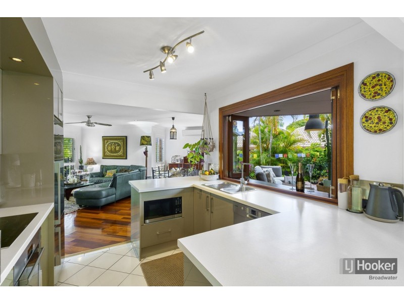 4 Menzies Close, Arundel QLD 4214