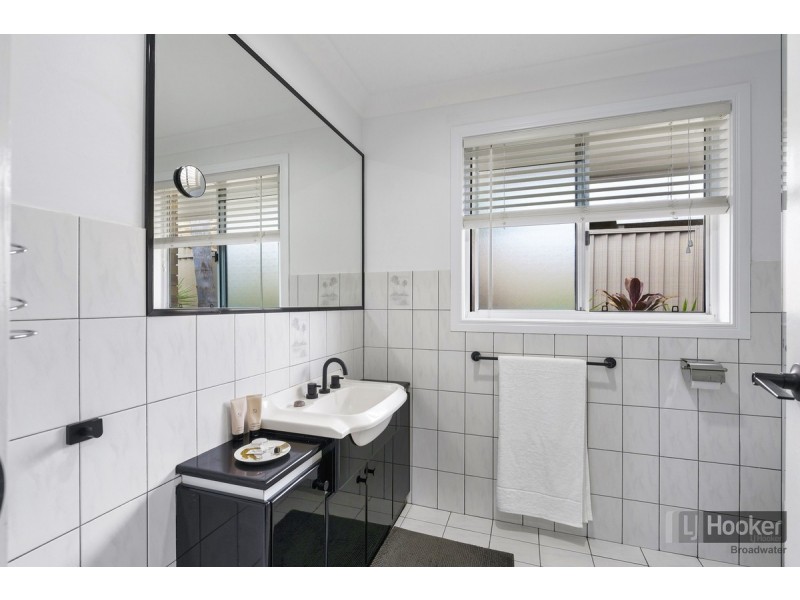 4 Menzies Close, Arundel QLD 4214