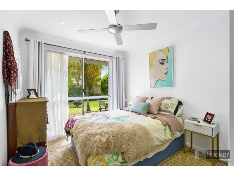 4 Menzies Close, Arundel QLD 4214
