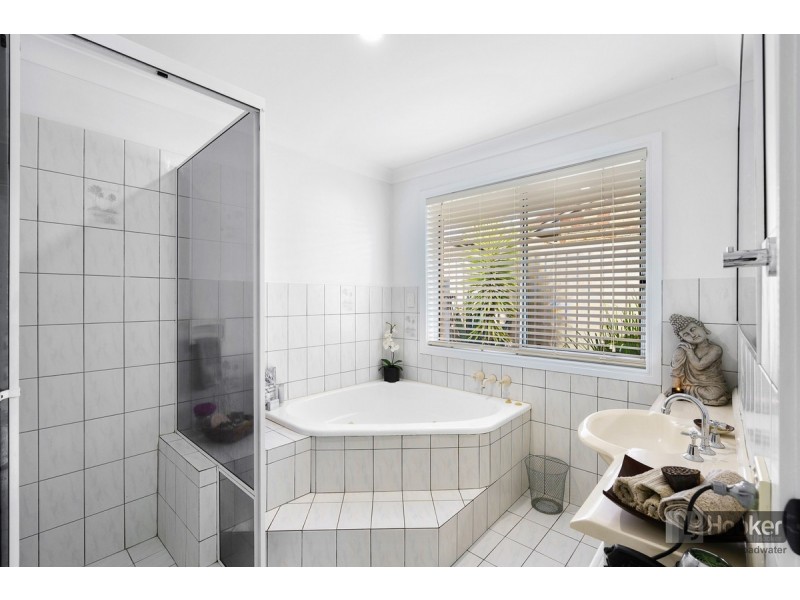 4 Menzies Close, Arundel QLD 4214