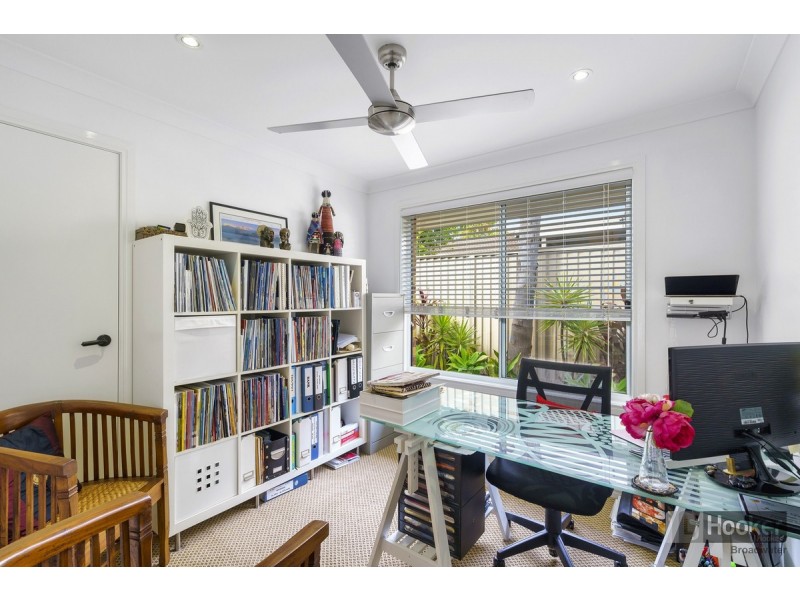 4 Menzies Close, Arundel QLD 4214