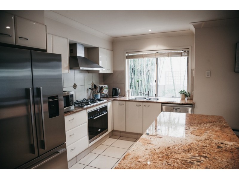 1/32 Ocean Street, Runaway Bay QLD 4216